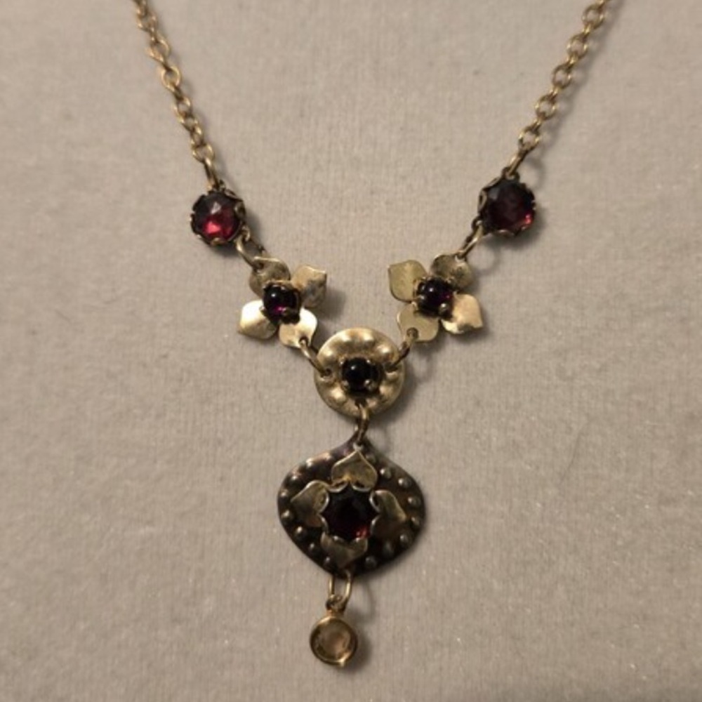Elegant Floral Necklace with Red and Black Accents